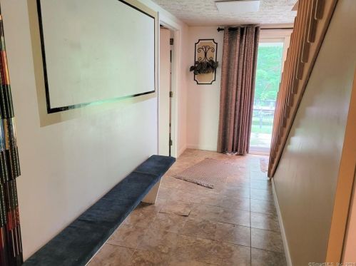 17 Overlook Dr, Plainville CT  06062-1512 exterior