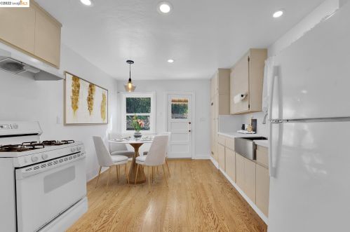 18448 Standish Ave, Hayward CA  94541-1323 exterior