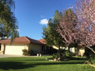 7412 Huntington Ct, Bakersfield, CA 93308-6483