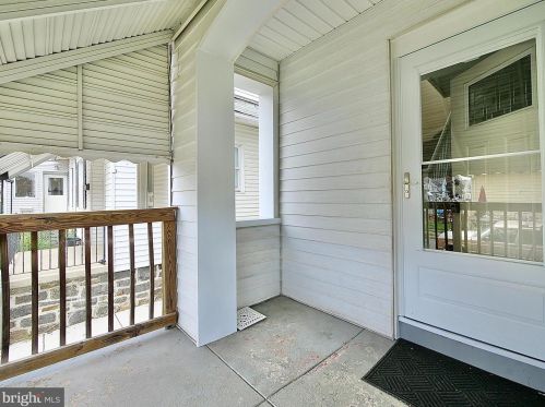 33 Chestnut St, Boothwyn, PA 19061-4645