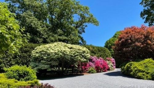 680 Weed St, New Canaan CT  06840-4015 exterior