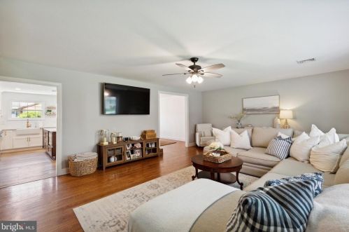 304 Pheasant Dr, Huntingdon Valley PA  19006-3038 exterior