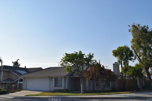 3104 Park Vista Dr, Rialto, CA 92376-7166