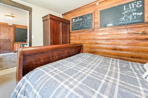 340 Sherwood Blvd, Big Bear City CA  92314 exterior