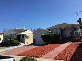 2374 106th Ave, Oakland, CA 94603-4104