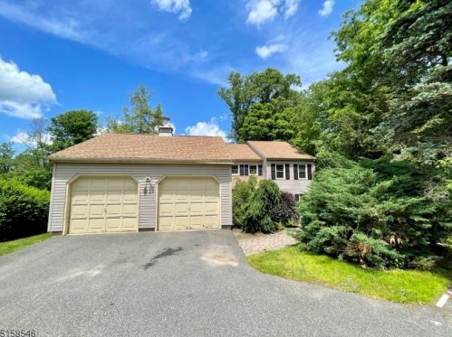 21 Sandpiper Dr, Hackettstown, NJ 07840-3038