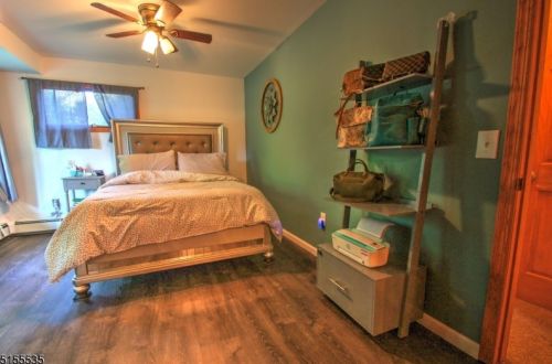 25 Grandview Ln, West Milford NJ  07480-1424 exterior