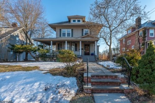 125 6th Ave, Roselle, NJ 07203-1904