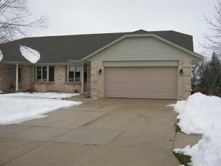 911 Spruce St, Hartford, WI 53027-1085