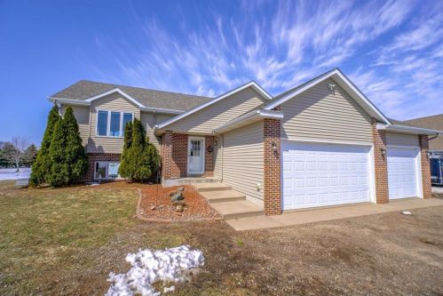 1452 142nd St, New Johannesburg, WI 54017-6645