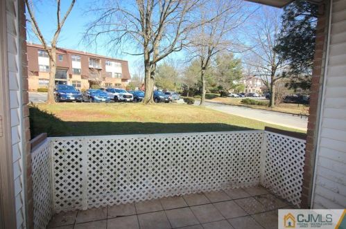 304 Green Hollow Dr, Iselin NJ  08830-2922 exterior