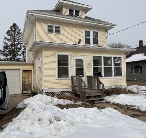 436 2nd St, Oconomowoc, WI 53066-3530