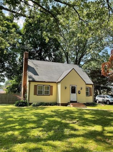 429 Elm St, Windsor Locks CT  06096-1604 exterior