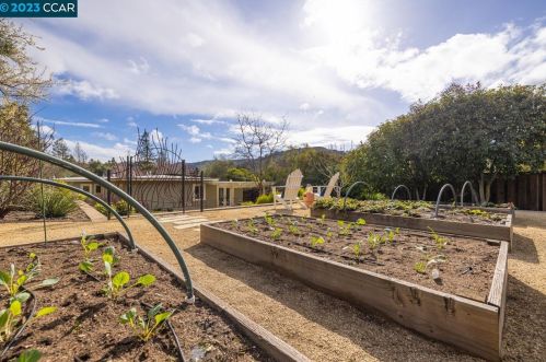 9 Southwood Dr, Orinda CA  94563-3010 exterior