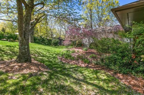 18 Aldridge Rd, Chappaqua NY  10514-3401 exterior