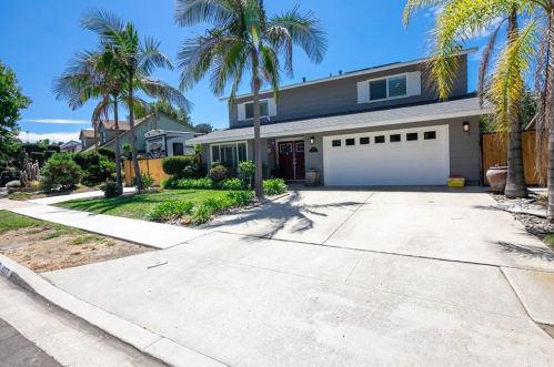 1037 Phillips St, Vista, CA 92083-7156
