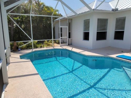 1041 Abingdon Ave, Fort Pierce FL  34953-2804 exterior