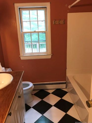 19 Wood Rd, Bloomfield CT  06002-1120 exterior