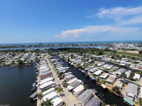 30 Emily Ln, Fort Myers Beach, FL 33931-2933
