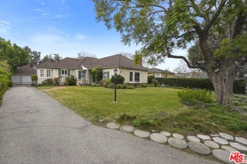 11750 Hesby St, North Hollywood, CA 91607-3209