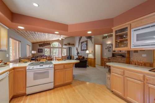 13125 Davos Dr, Truckee CA 96161-7103 exterior