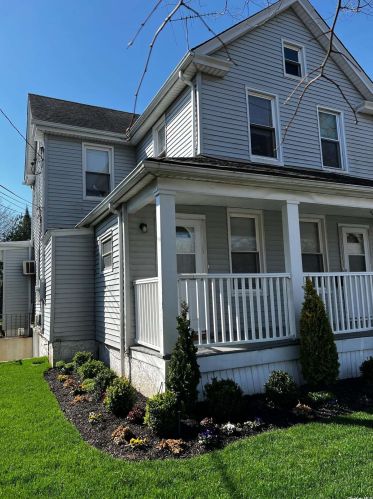 604 1st Ave, New Hyde Park NY  11040-4815 exterior