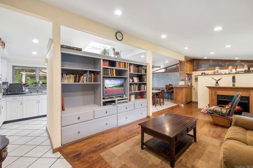18 Biltom Rd, White Plains, NY 10607-2302
