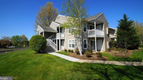 28018 Beacon Hill Dr, Southampton, PA 18966-5327