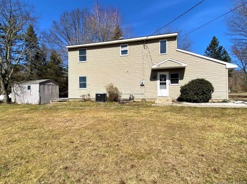 84 Park Ave, Colchester, CT 06415-1121