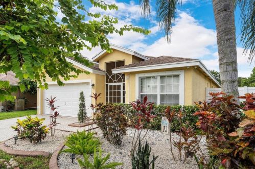 1726 Sawgrass Cir, West Palm Beach, FL 33413-3037