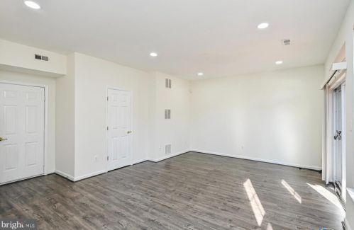 2617 Logan Wood Dr, Herndon VA 20171-4367 exterior