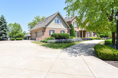 28702 Tamarack Trl, Waterford, WI 53185-3556