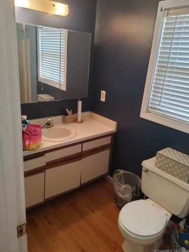 130 Elvree St, Manchester CT 06042-8240 exterior