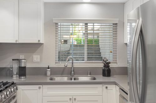 2876 Andover Ave, Carlsbad CA  92010-7004 exterior