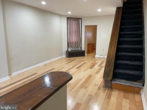 2433 3rd St, Philadelphia, PA 19133-3008
