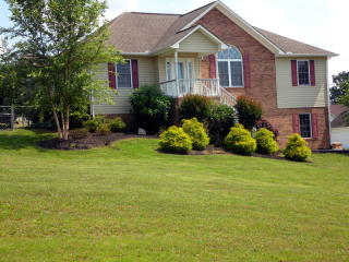 415 Clover Cir, Jacksboro TN  37757-4647 exterior