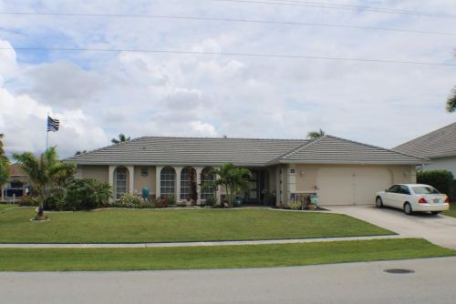 101 Lamplighter Dr, Marco Island, FL 34145-4537