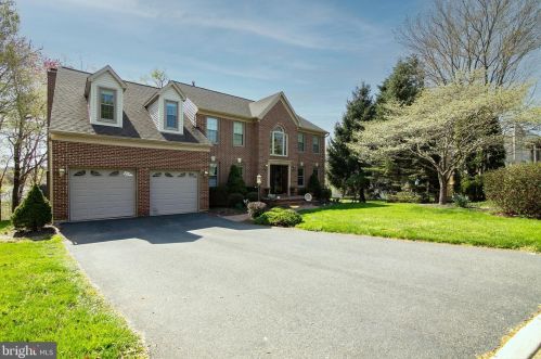 15025 Knickerbocker Dr, Woodbridge, VA 22193-1891