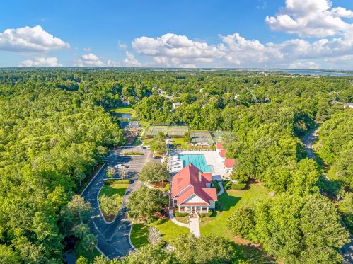 2813 Bottle Brush Ct, Mount Pleasant SC  29466-9202 exterior