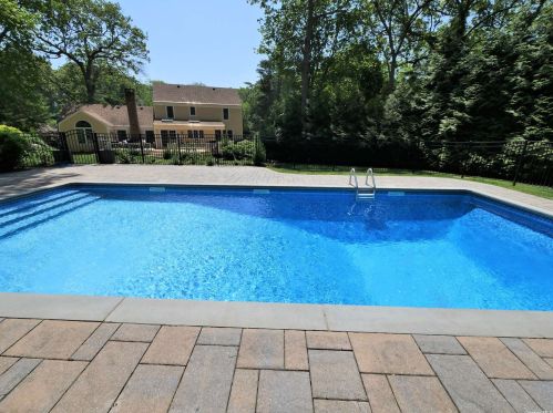 28 Little Harbor Rd, Mount Sinai NY  11766-1208 exterior