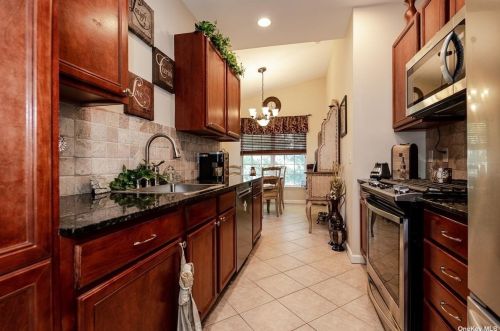 121 Constantine Way, Mount Sinai NY  11766-3005 exterior