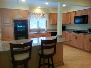 54 Jordan Rd, Colonia, NJ 07067-1006