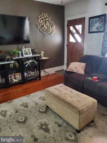 512 Mill St, Norristown, PA 19405-1122