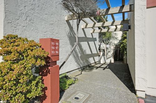 5003 Palmetto Ave, Pacifica, CA 94044-1051