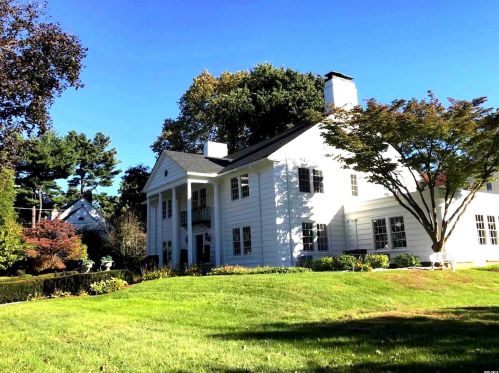 28 Nassau Dr, Great Neck, NY 11021-2158
