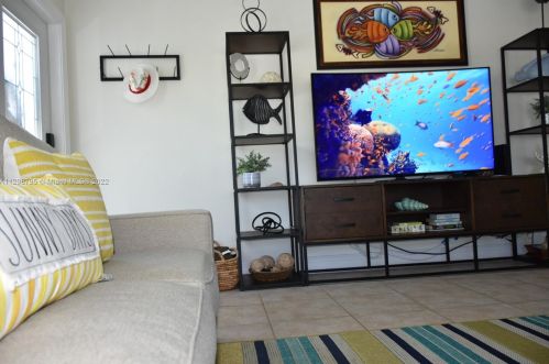 14 Corrine Pl, Key Largo FL  33037-4204 exterior