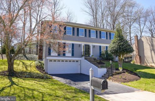 12015 Rosiers Branch Dr, Herndon, VA 20170-2733