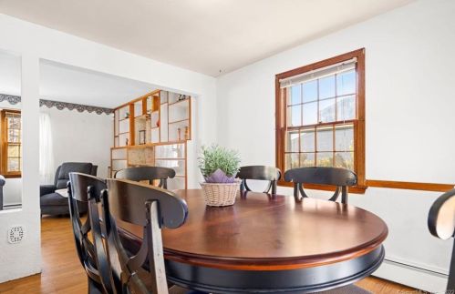 542 Forest St, Hartford CT  06118-2035 exterior