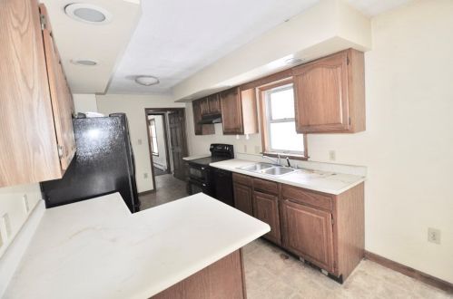 290 Hardwick Rd, Petersham MA 01366-9701 exterior