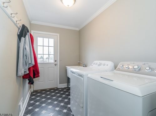 19 Country Meadow Rd, Hackettstown NJ  07840-5209 exterior